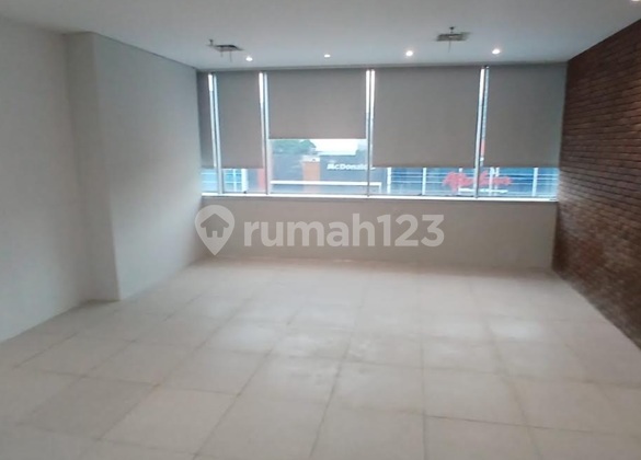 For Rent Office, Semi Furnished, Area 435m2 in Victoria Building, Blok M