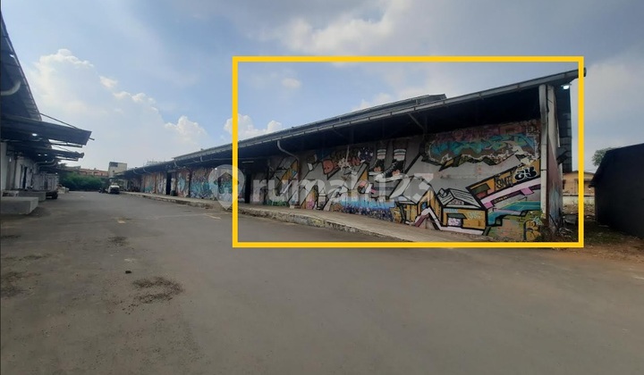 For Rent Spacious 900M2 Warehouse in Pancoran Timur, Cikoko For Rent Spacious 900M2 Warehouse in Pancoran Timur, Cikoko