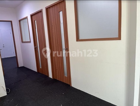 Disewakan  Ruko 4,5 Lantai , Luas 337m2 di Kompleks Ruko Permata Senayan  2