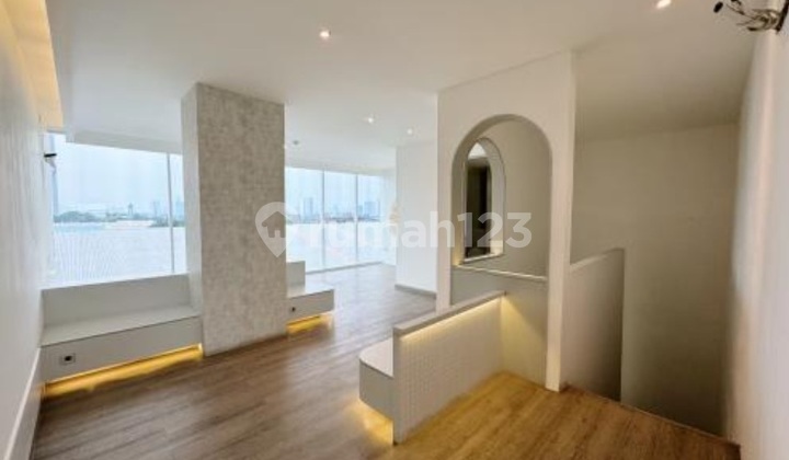 Office for Rent, 186m2 Area in Pesanggrahan, Bintaro