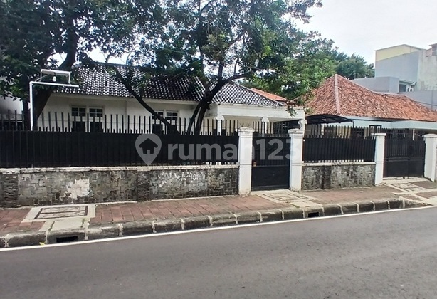Disewakan Rumah untuk Kantor, Luas 450M2 di Menteng
