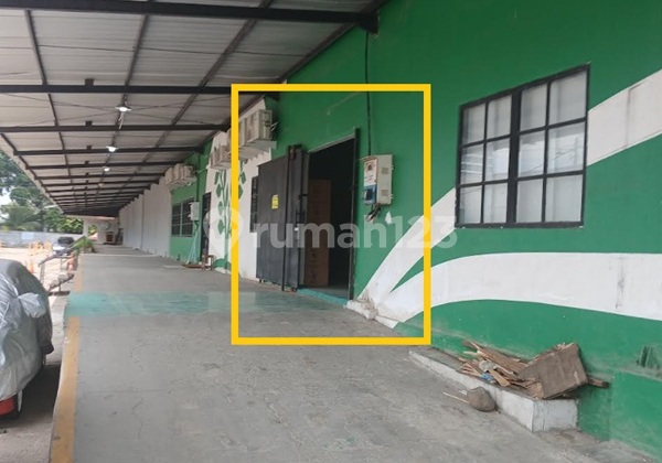 For Rent Large Warehouse 435M2 in Pancoran, South Jakarta For Rent Large Warehouse 435M2 in Pancoran, South Jakarta