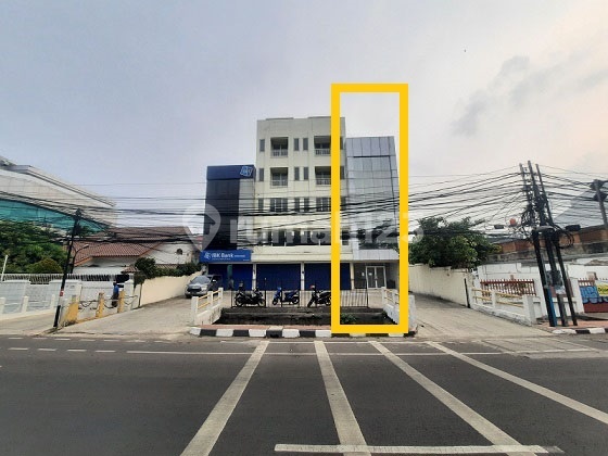 For Rent 4-Story Shop House, 350m2 Area in Rawamangun