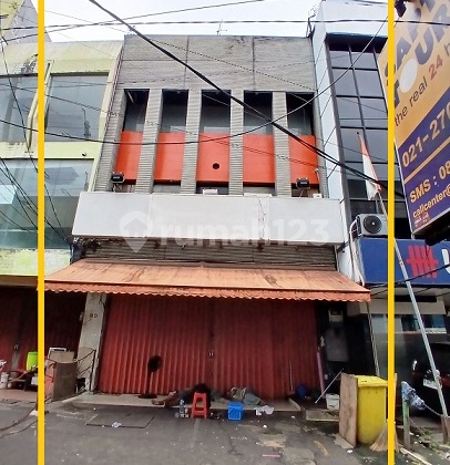 For Rent: Attached Shophouse, 3.5 Floors in Panglima Polim, Kebayoran Baru 2