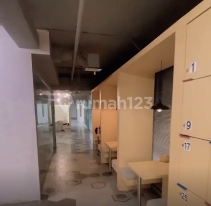 Office for Rent, Furnished, 721M2 Area in Victoria Building, Blok M 2