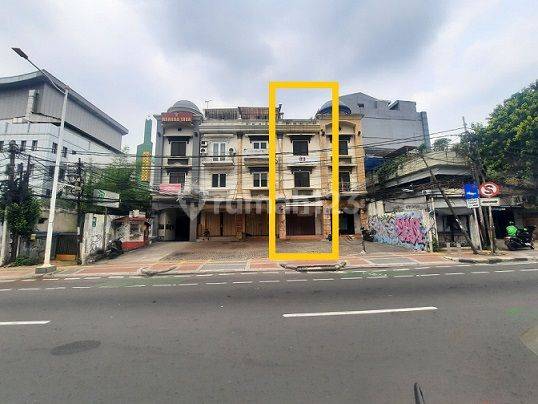 Disewakan Ruko 3 Lantai , Luas 202m2 di Jl. Tebet Raya, Tebet Barat 1