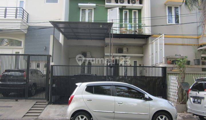 Rumah 3 Lantai, SHM, hdp Selatan di Citra garden 5 1