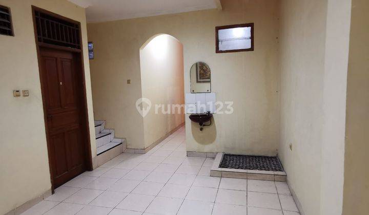 Rumah sewa 3 lt, depan jalan luas di Taman Palem 4