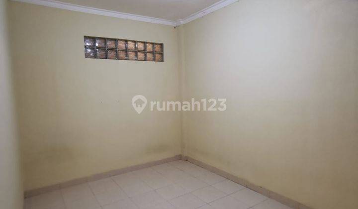 Rumah sewa 3 lt, depan jalan luas di Taman Palem 6
