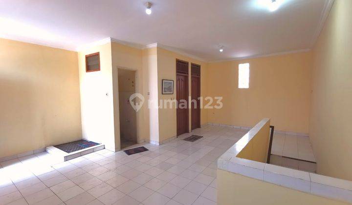 Rumah sewa 3 lt, depan jalan luas di Taman Palem 7