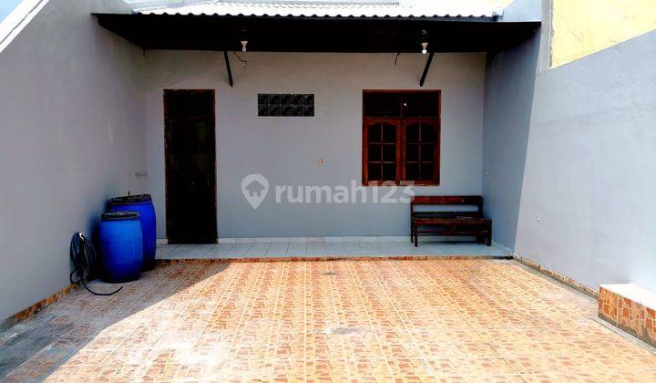 Rumah sewa 3 lt, depan jalan luas di Taman Palem 11