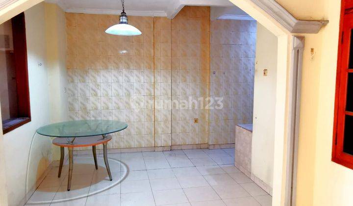 Rumah sewa 3 lt, depan jalan luas di Taman Palem 15
