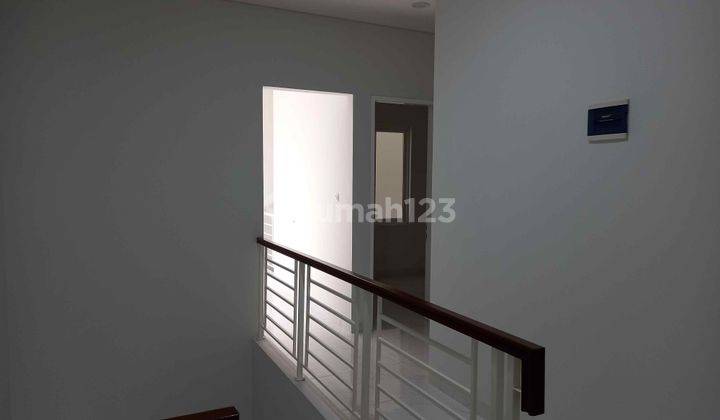 Rumah baru, 2.5 lt, hdp timur di Duta Garden 3