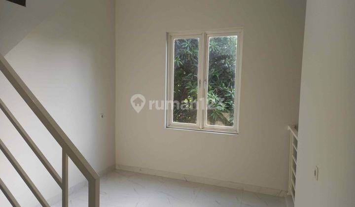Rumah baru, 2.5 lt, hdp timur di Duta Garden 4