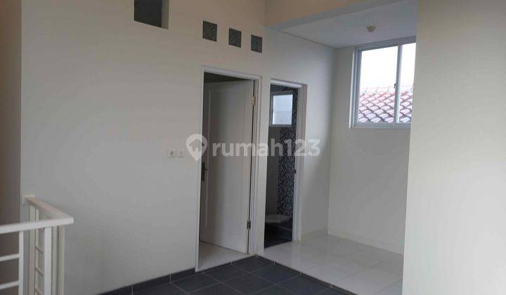 Rumah baru, 2.5 lt, hdp timur di Duta Garden 8