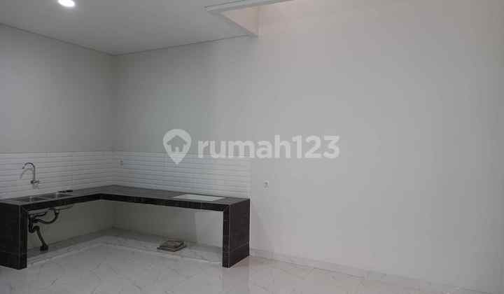 Rumah baru, 2.5 lt, hdp timur di Duta Garden 10