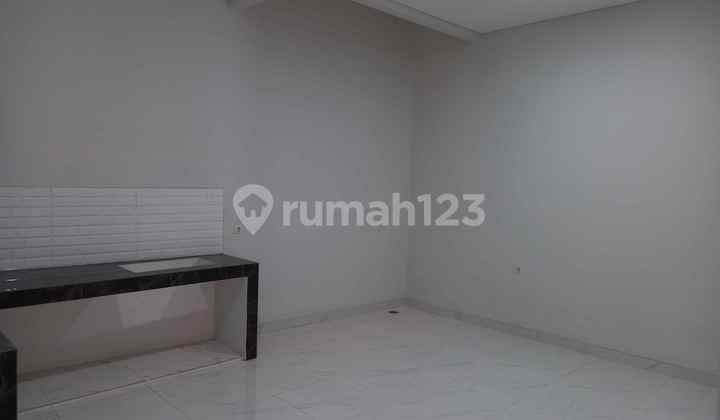 Rumah 2.5 lt, baru, hdp timur di Duta garden 3