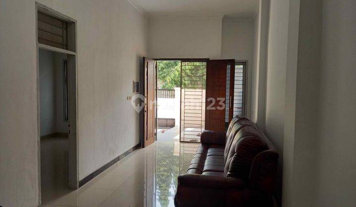 Rumah 2 Lantai SHM Bagus hdp Barat Laut di Kalideres Permai 2