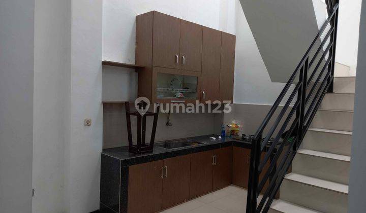 Rumah 2 Lantai SHM Bagus hdp Barat Laut di Kalideres Permai 6