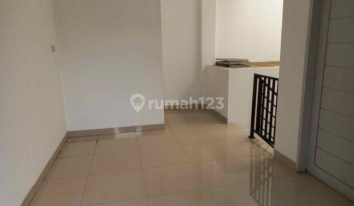 Rumah 2 Lantai SHM Bagus hdp Barat Laut di Kalideres Permai 8
