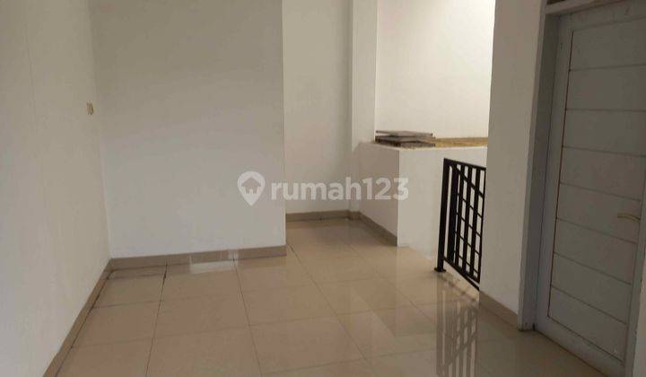 Rumah 2 Lantai SHM Bagus hdp Barat Laut di Kalideres Permai 9