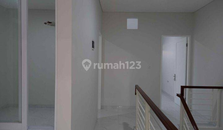 Rumah baru, 2.5 lt, hdp timur di Duta Garden 2