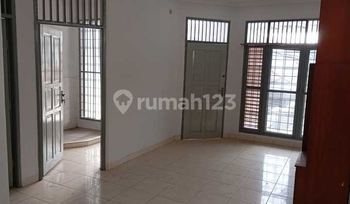 Kebon Jeruk Baru, 8x15, 2.5 floors, 3+1 bedrooms, 2+1 bathrooms, SHM, Northwest facing. 2
