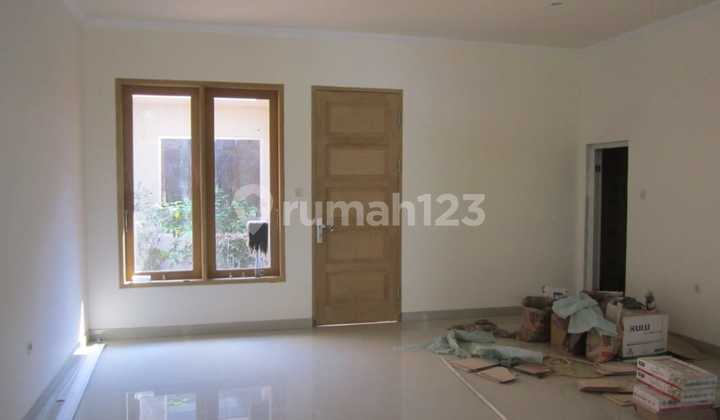 Rumah Hdp Selatan Jalan Lebar Taman Semanan Indah 2