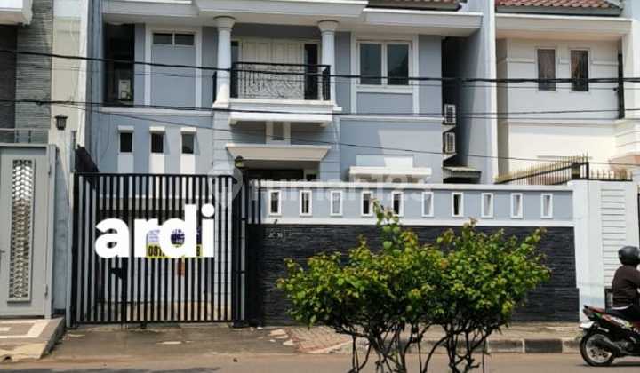 Dijual Rumah 2 Lt, Hdp Jalan Luas, 10X20, Lokasi Cocok Usaha dan Tinggal Dijual Rumah 2 Lt, Hdp Jalan Luas, 10X20, Lokasi Cocok Usaha dan Tinggal