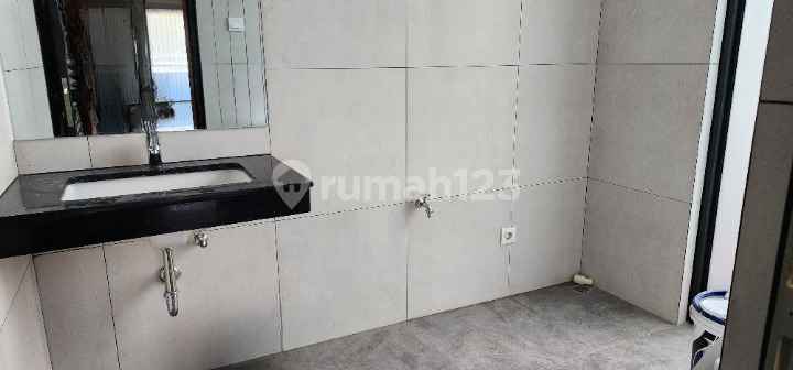 Rumah 3 Lantai di Lynn Parc Residence, Landmark Residence Bandung 2