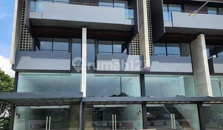 Rumah 3 Lantai di Lynn Parc Residence, Landmark Residence Bandung