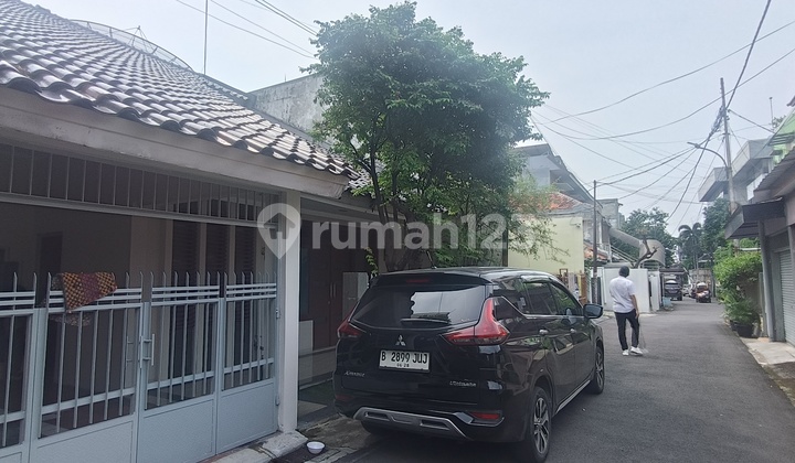 For Rent: Ready-to-Occupy House Near Station and Tanah Abang Market 2