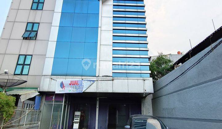 Disewa Gedung 4,5 Lantai ex Bank dekat Stasiun KRL Angke 