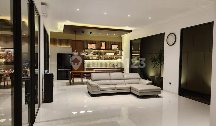 Rumah MEWAH MURAH Bagus Semi Furnished SHM di Singgasana Pradana