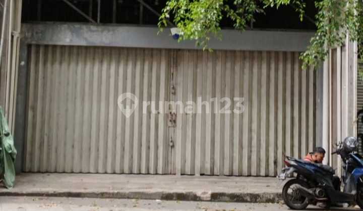 Ruko Bagus Strategis Pusat kota 170 m2 SHM Jl Cihampelas, Bandung