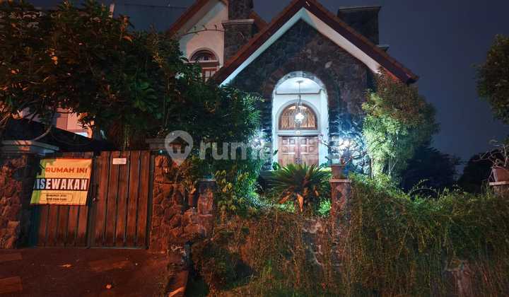 FOR RENT: VINTAGE CLASSIC HOUSE IN PAKUAN HILL AREA, SOUTH BOGOR