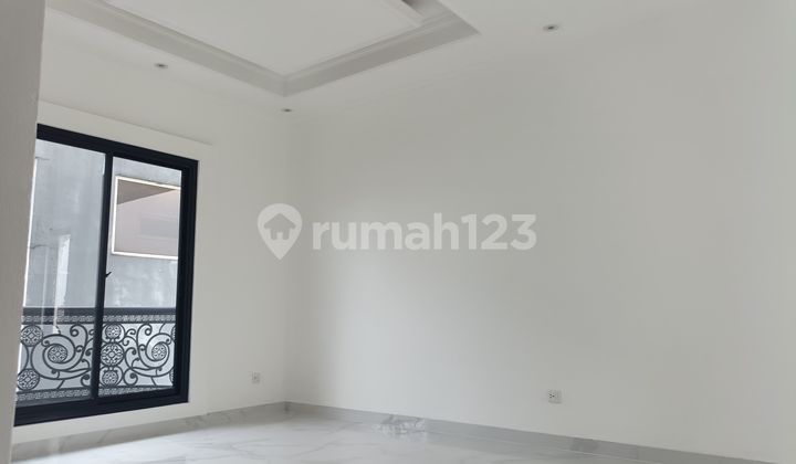 Luxury Home Taman Diponegoro Lippo Karawaci, Move-in Ready and Prime Location House in Taman Diponegoro Housing Complex, Jl. Boulevard Palem Raya, Bencongan, Kelapa Dua, Tangerang, Banten, Indonesia, 15810, Lippo Karawaci, Good SHM 2