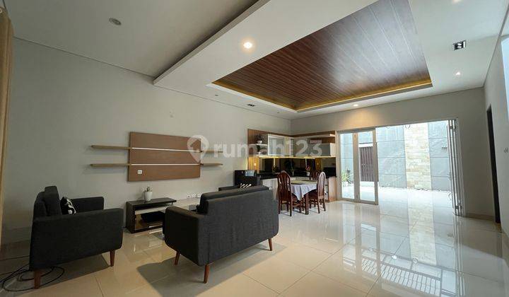 Rumah Minimalis Modern, 2 lantai, di dalam cluster di Gegerkalong 1