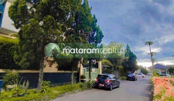 Rumah 2 Lantai Bagus Semi Furnished SHM di Jalan Setraduta , Bandung 2