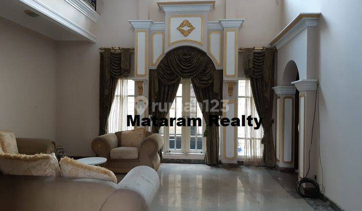 Rumah Mewah 2 Lantai Bagus Semi Furnished Bergaya Mediterania 2