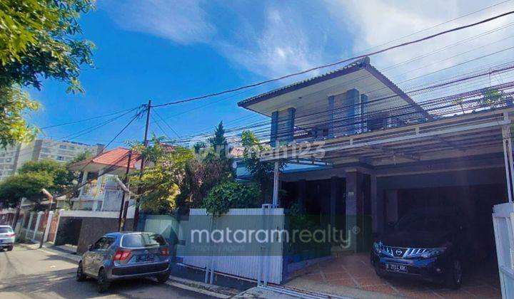 Rumah 2 Lantai Bagus Furnished di Pasteur ada Swim Pool 1