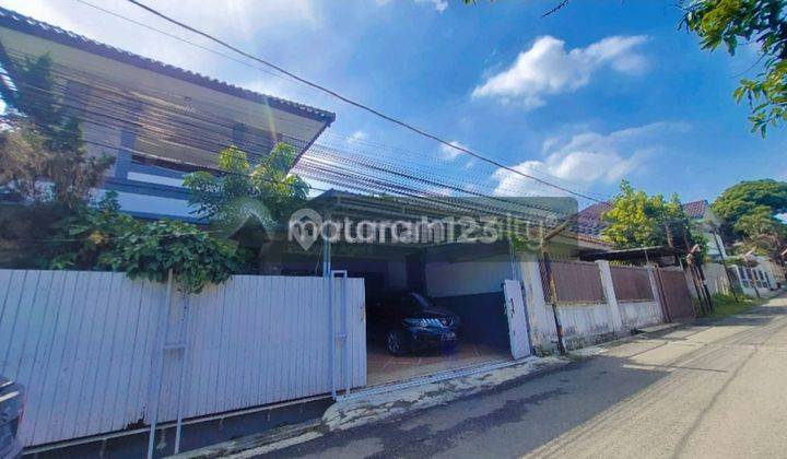 Rumah 2 Lantai Bagus Furnished di Pasteur ada Swim Pool 2