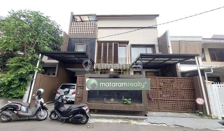 Rumah 3 Lantai Semi Furnished SHM di Sayap Jalan Bkr , Bandung 1