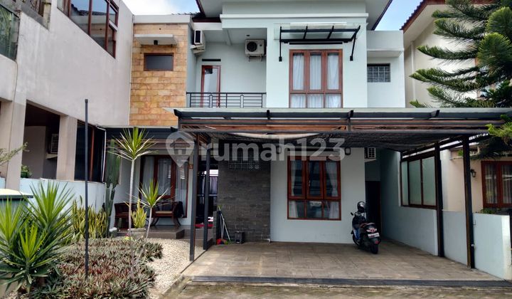 Rumah 2 lantai semifurnished Cigadung, Bandung full view