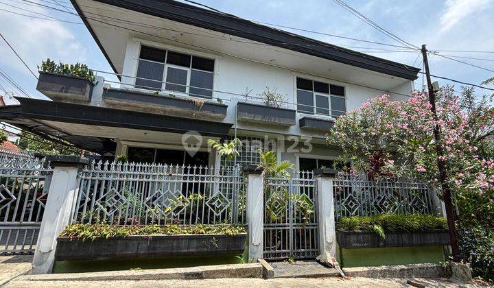 Rumah 2 Lantai Luas SHM di Jalan Sukaluyu, Bandung 2