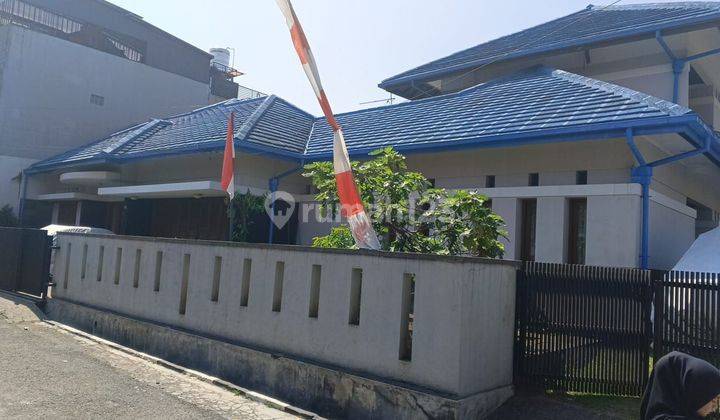 Rumah 2 Lantai Bagus Semi Furnished SHM di Jalan Dakota, Bandung 2