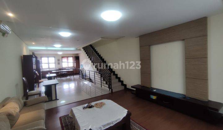 Townhouse 3 Lantai Cocok Untuk Invest Rumah Tinggal Lokasi Strategis 1