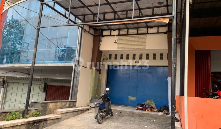 3.5-Story Shop House in a Strategic Location Suitable for Business, Close to Pasteur Toll Road.
