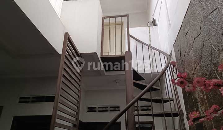 Comfortable Residence in Talaga Bodas Bandung, Suitable for Residential/Investment, Very Strategic Location.