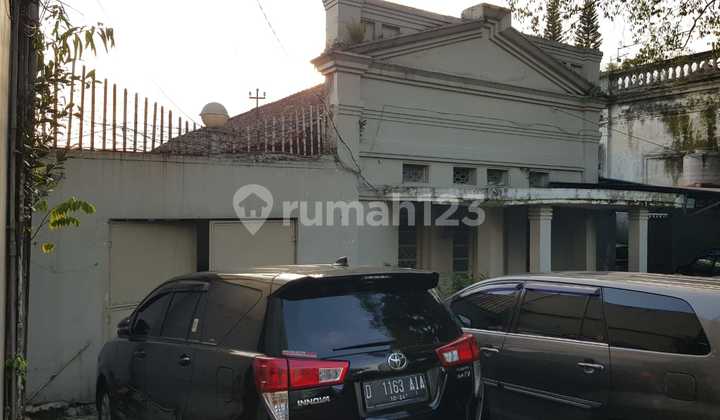 3-story building suitable for cafe, showroom, office, etc., prime location in the city center at Wastu Kencana, Bandung. 2